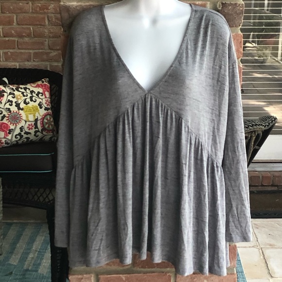 LUSH Gray Flowy V-Neck Long Sleeved Top Medium Boho Soft! EUC! - Picture 1 of 7